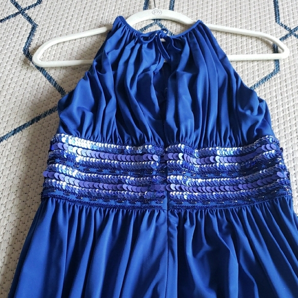 Knee-length Formal Dress - Picture 6 of 7